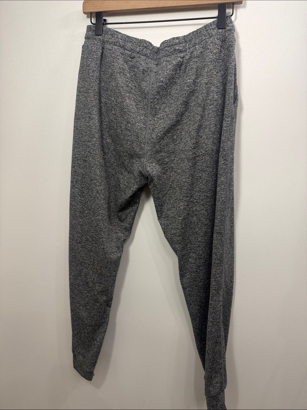 Vuori Women’s Performance joggers gray size small - Picture 7 of 7